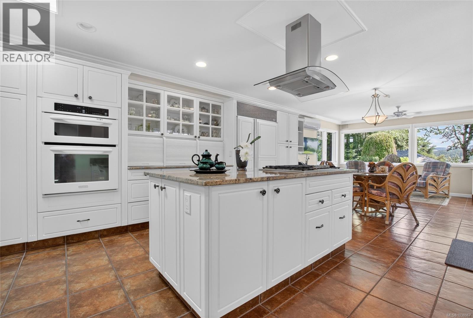 2221 Tarn Pl - 10