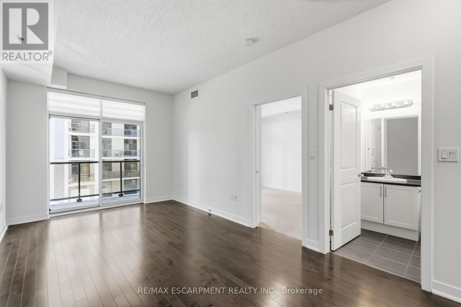#201 90 CHARLTON AVENUE W - 17