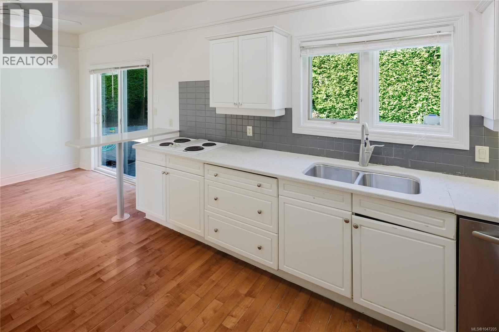 1632 Beach Drive, Oak Bay