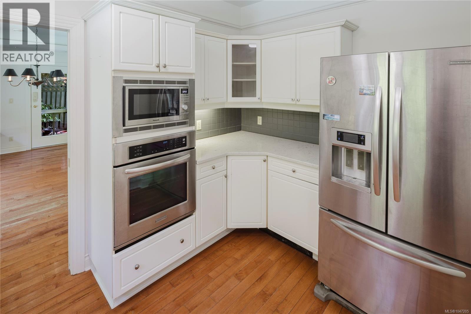  1632 Beach Drive, Oak Bay