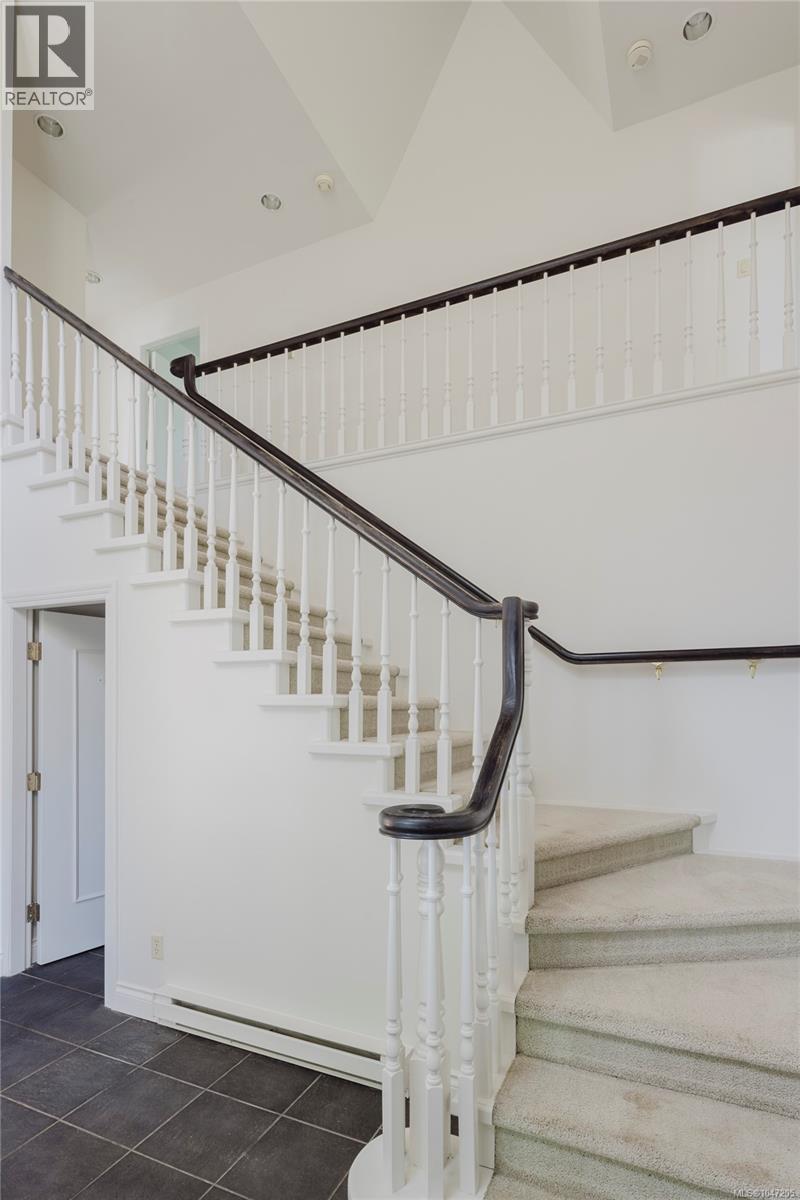  1632 Beach Drive, Oak Bay
