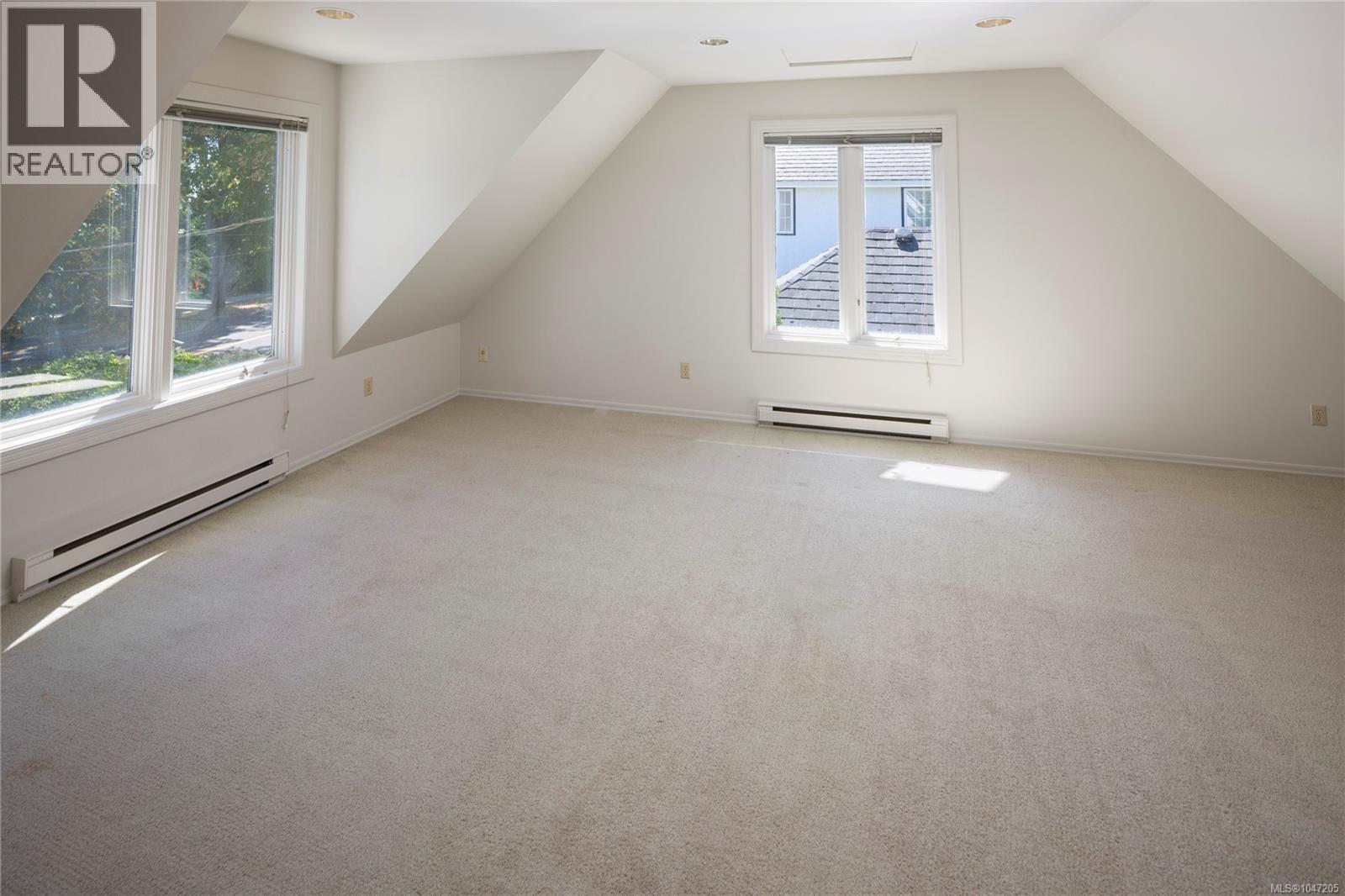  1632 Beach Drive, Oak Bay