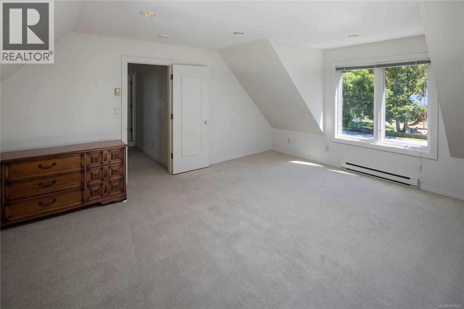  1632 Beach Drive, Oak Bay