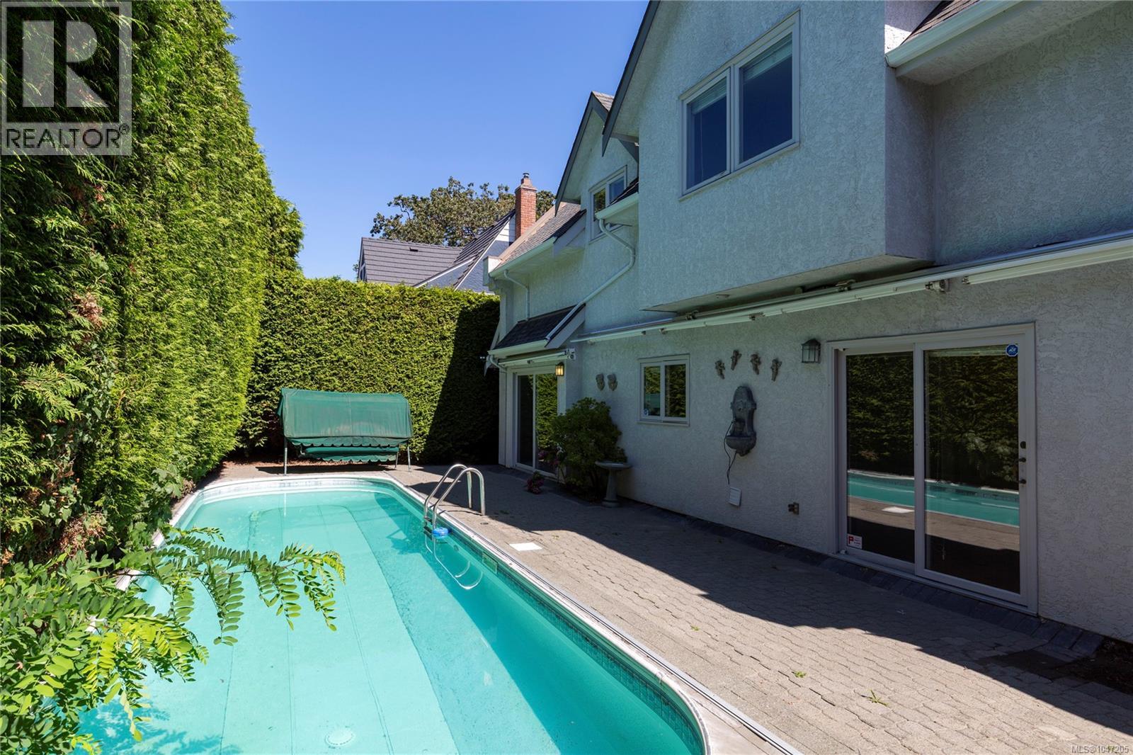  1632 Beach Drive, Oak Bay