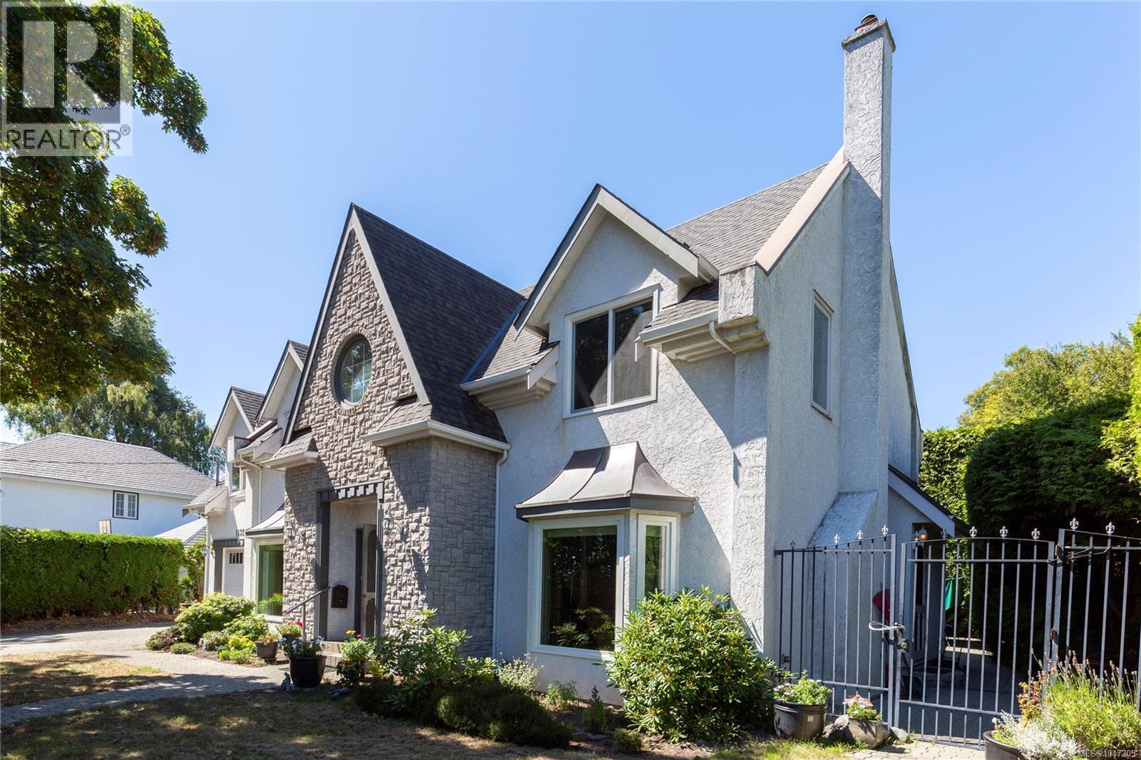  1632 Beach Drive, Oak Bay