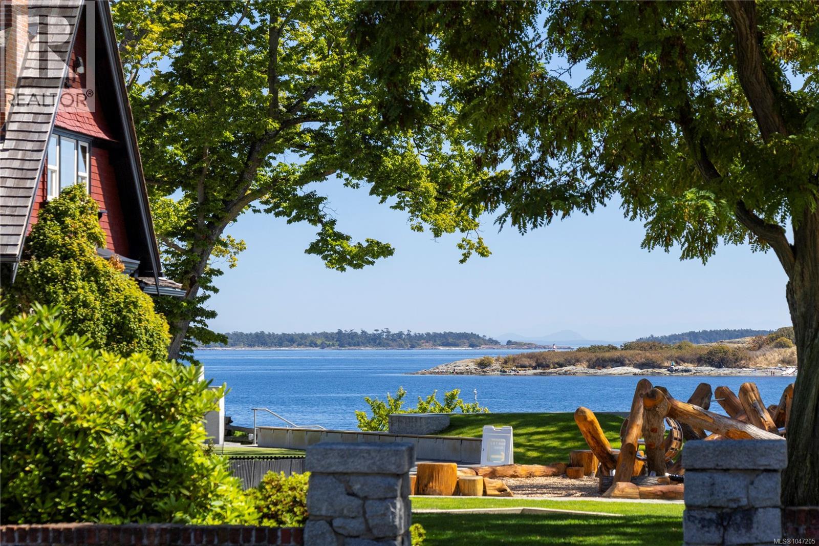  1632 Beach Drive, Oak Bay