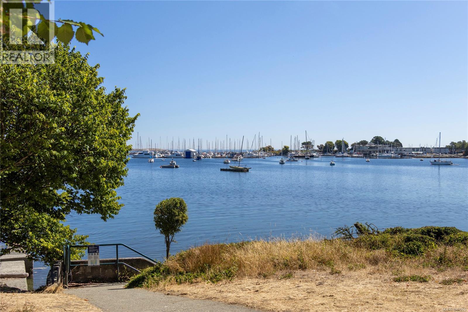  1632 Beach Drive, Oak Bay