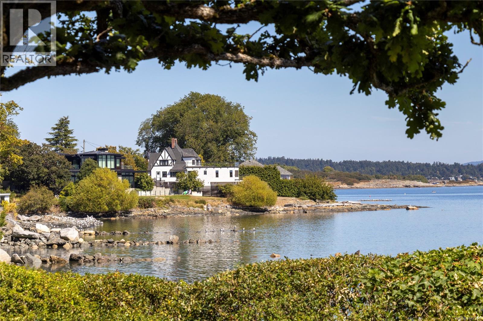  1632 Beach Drive, Oak Bay