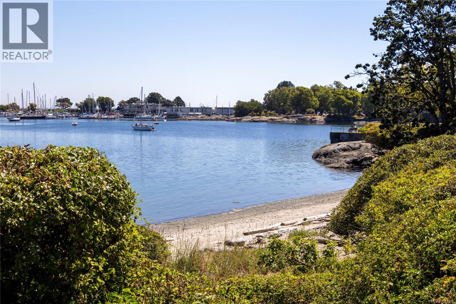 1632 Beach Dr - 36