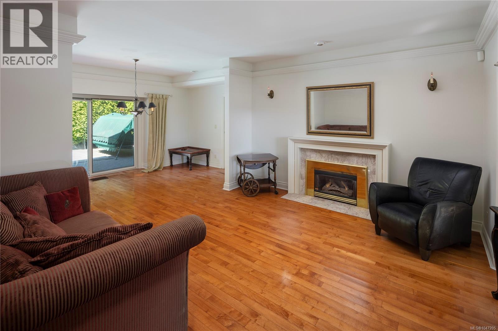 1632 Beach Dr - 5