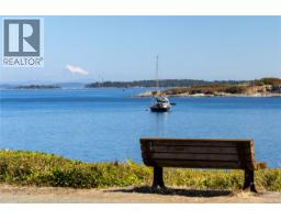 1632 Beach Dr, Oak Bay, BC V8R6H8 Photo 32