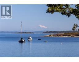 1632 Beach Dr, Oak Bay, BC V8R6H8 Photo 33
