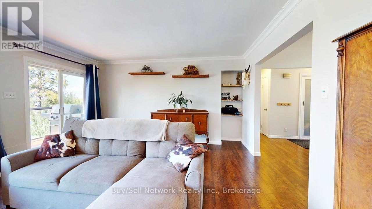946 8TH LINE - Image 11
