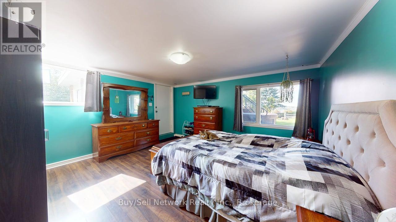 946 8TH LINE - Image 16
