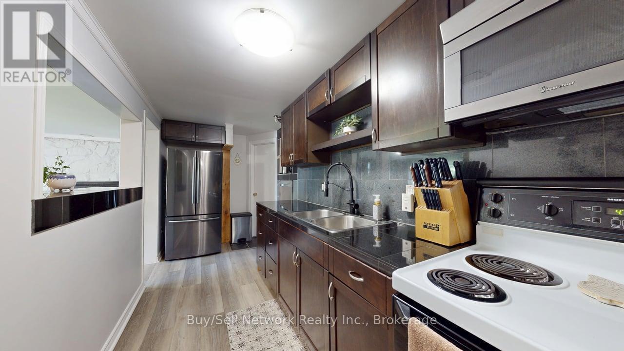946 8TH LINE - Image 17