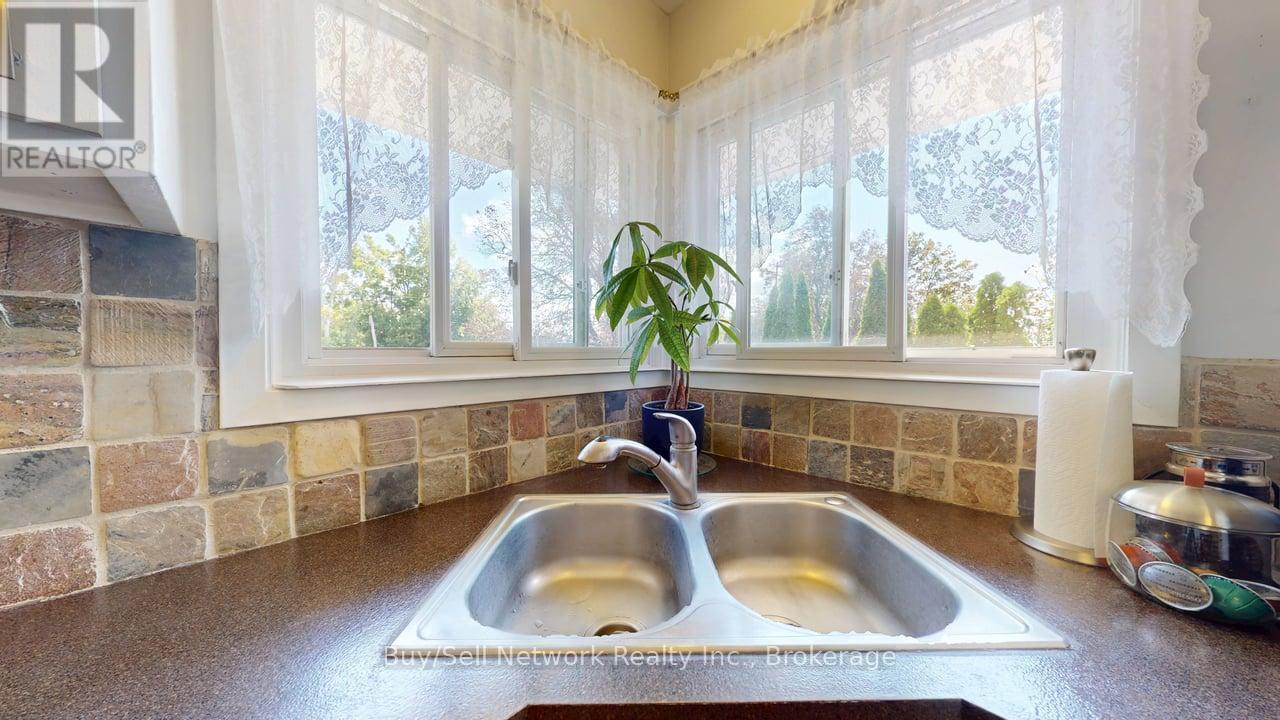 946 8TH LINE - Image 5