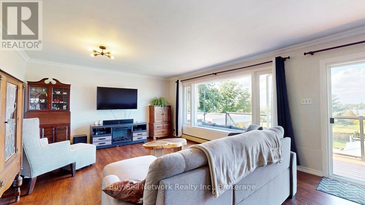946 8TH LINE - Image 9