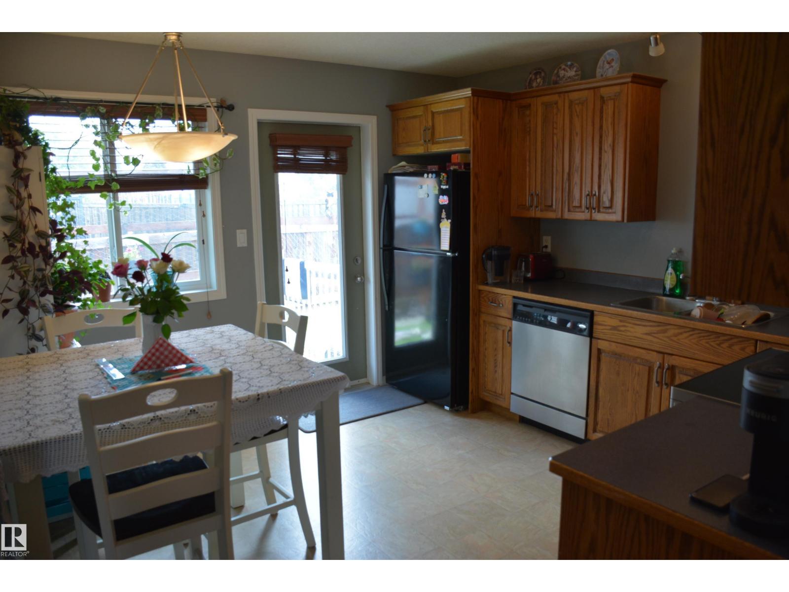 #5 5831 46 ST - 7
