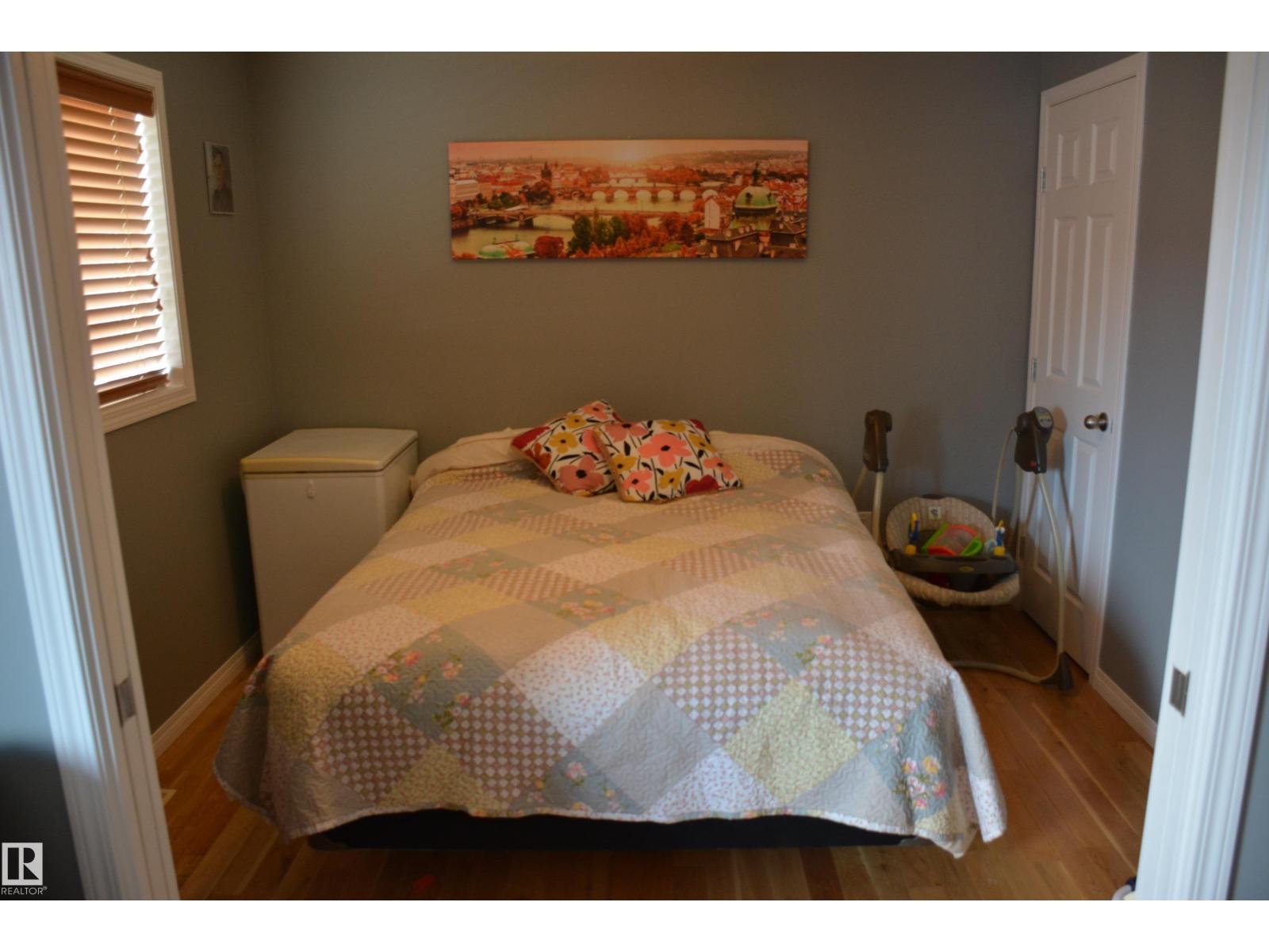 #5 5831 46 ST - 15