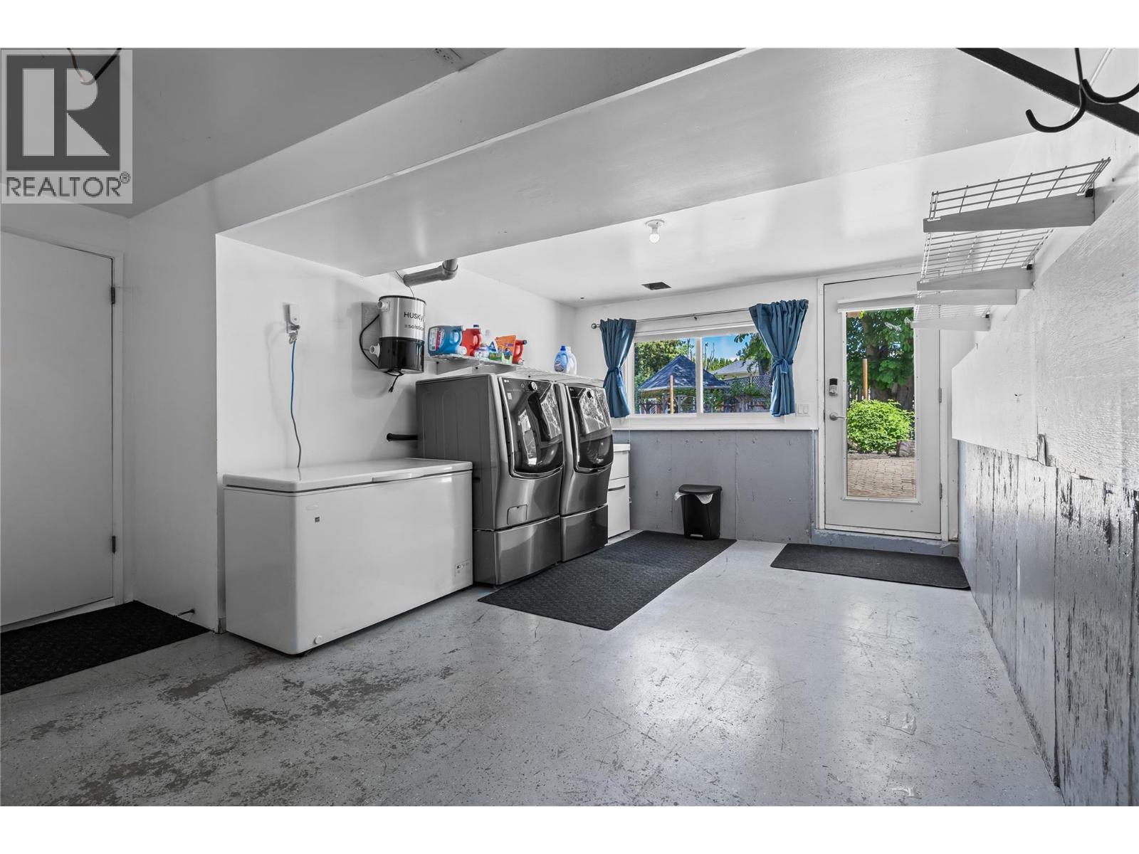 992 Grenfell Court - 23