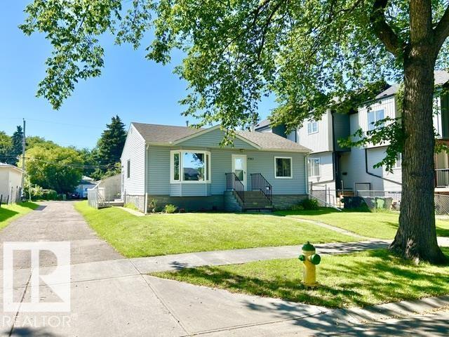 9743 65 AV NW - 2