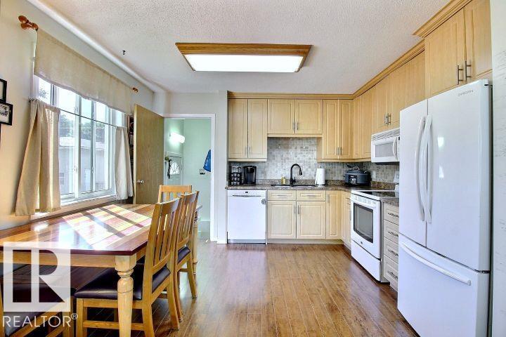 9743 65 AV NW - 12