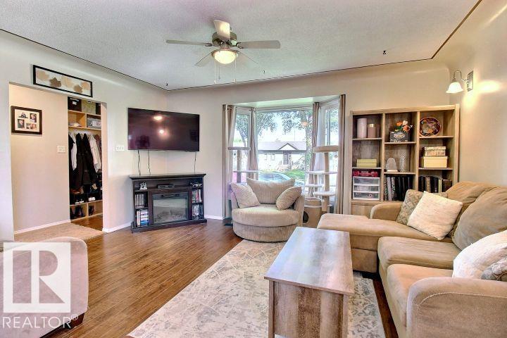 9743 65 AV NW - 9