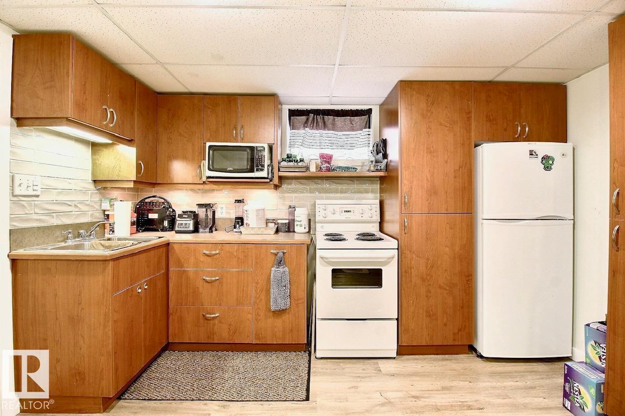 9743 65 AV NW - Image 23
