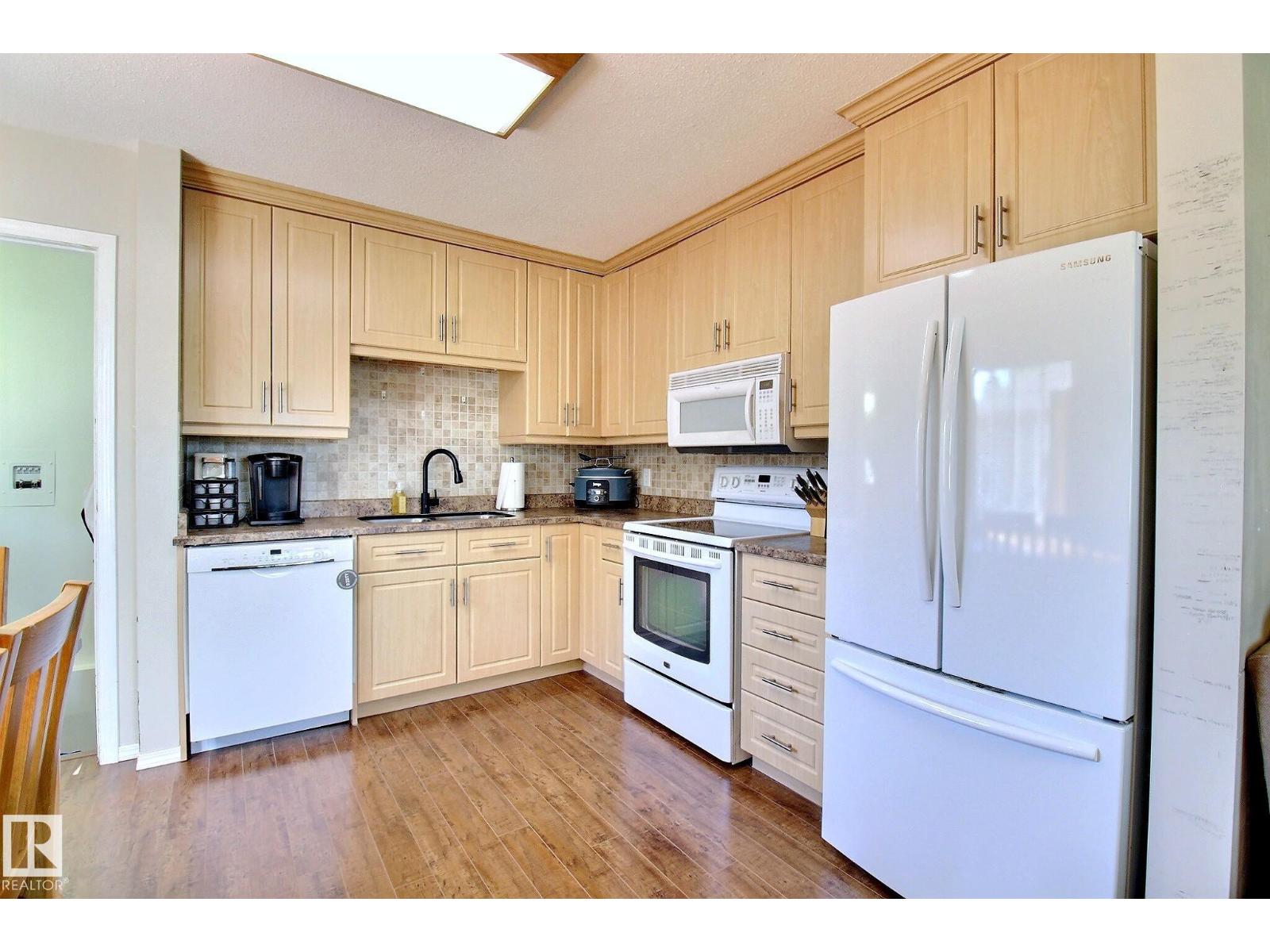 9743 65 AV NW - 14