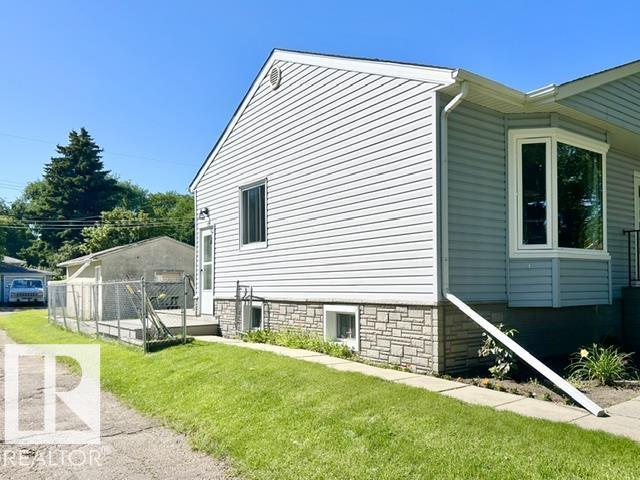 9743 65 AV NW - 35