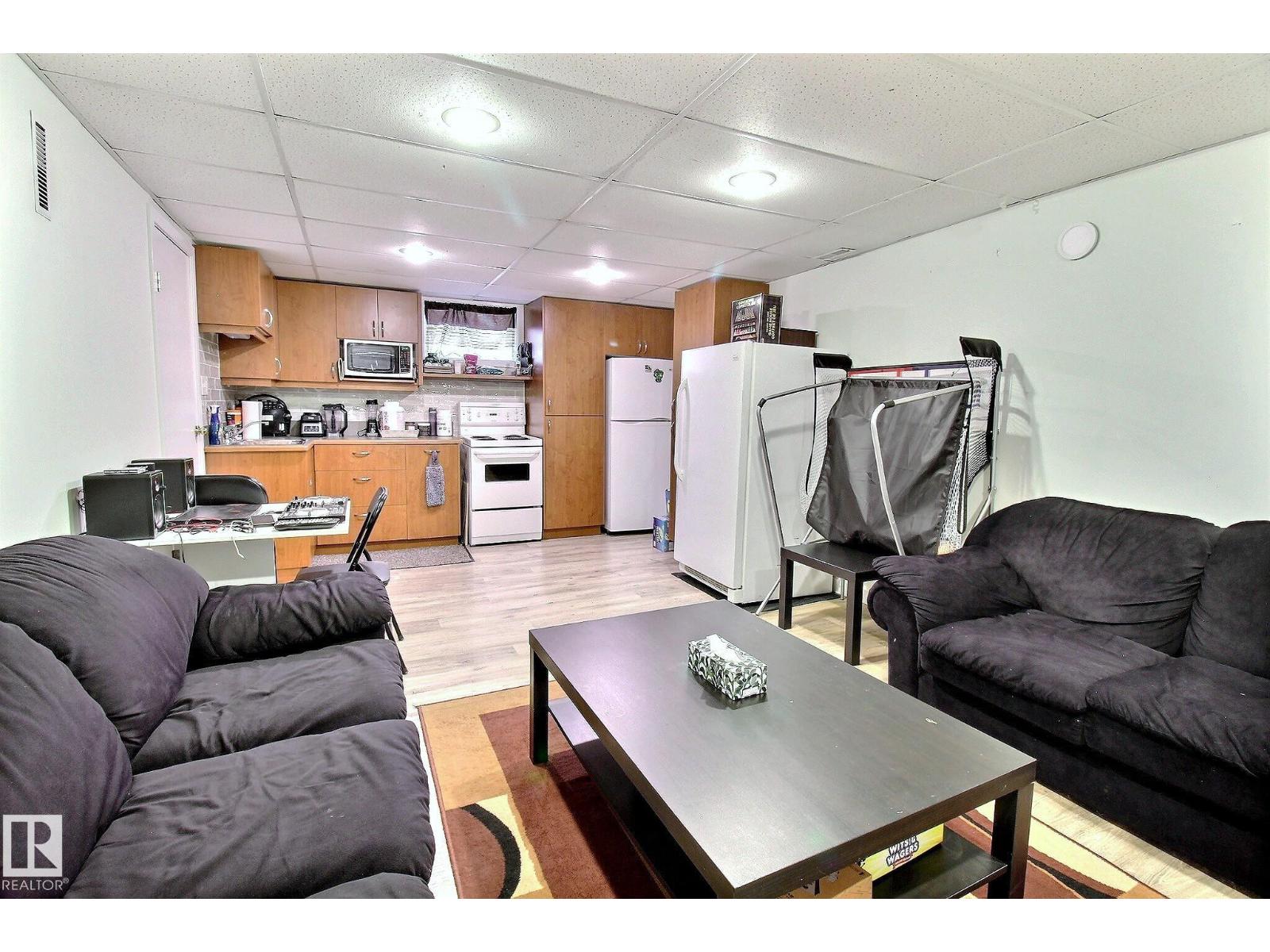 9743 65 AV NW - 29