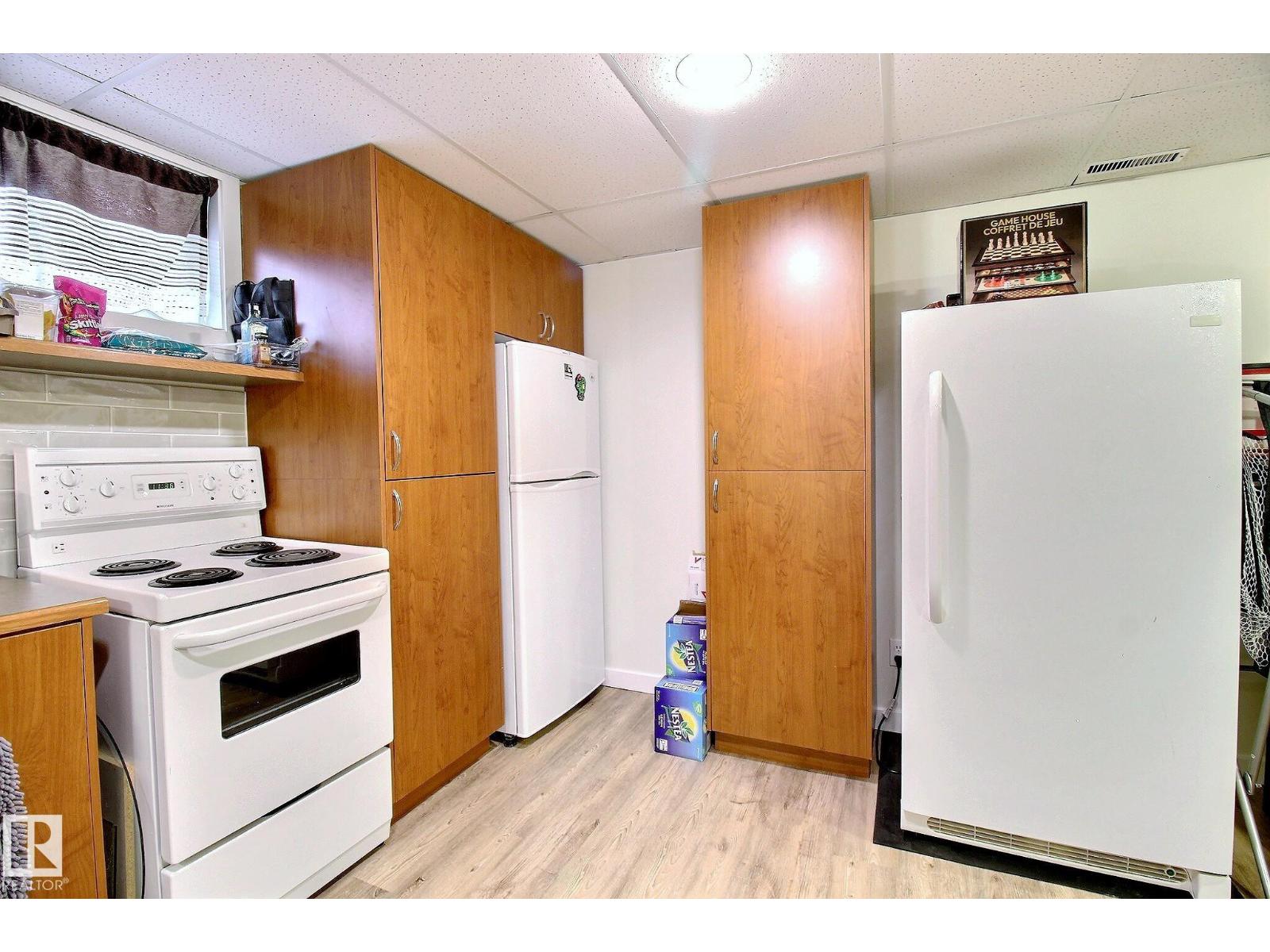 9743 65 AV NW - 25