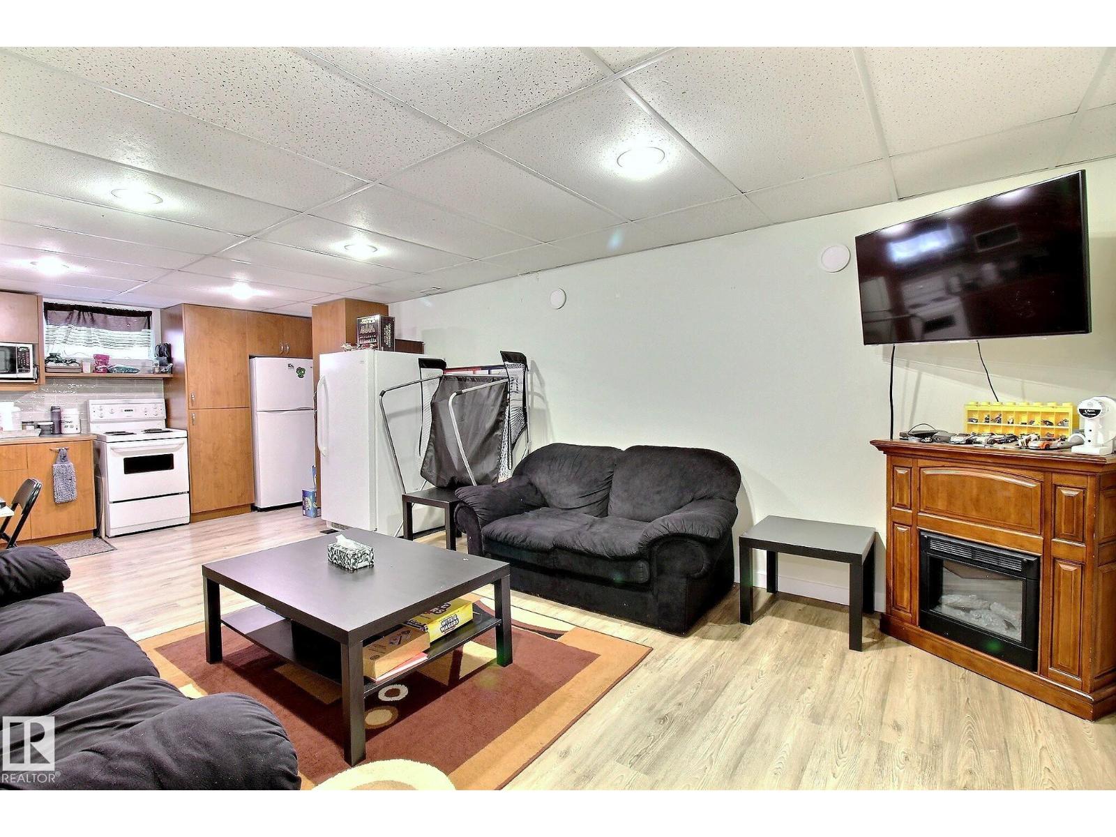 9743 65 AV NW - 28
