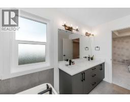 Dining room - 124 Heritage Boulevard, Cochrane, AB T4C3G8 Photo 18