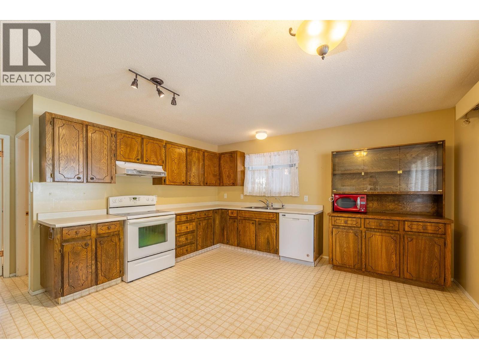 1530 Penticton Avenue, Penticton