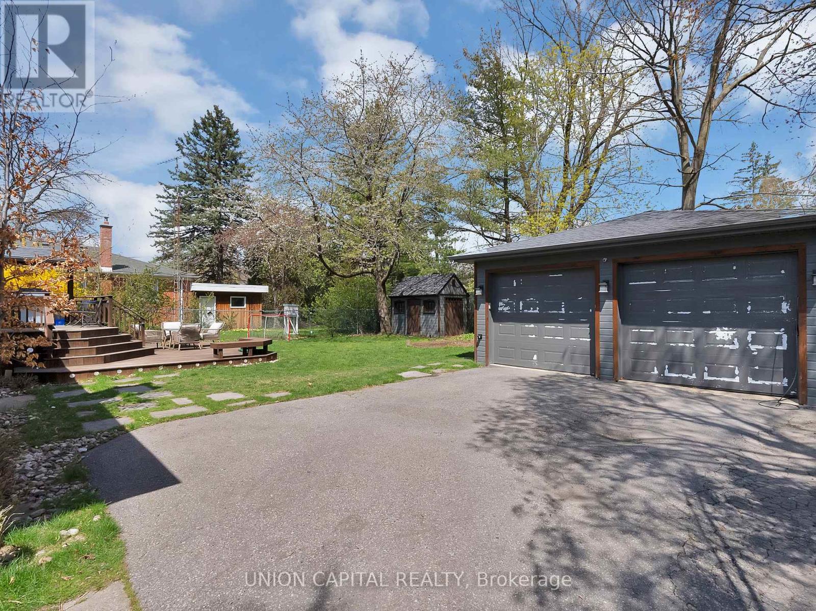 111 LIBBY BOULEVARD - 33