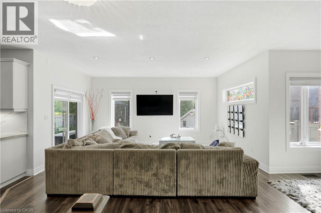 167 BROADOAKS Drive - Image 20