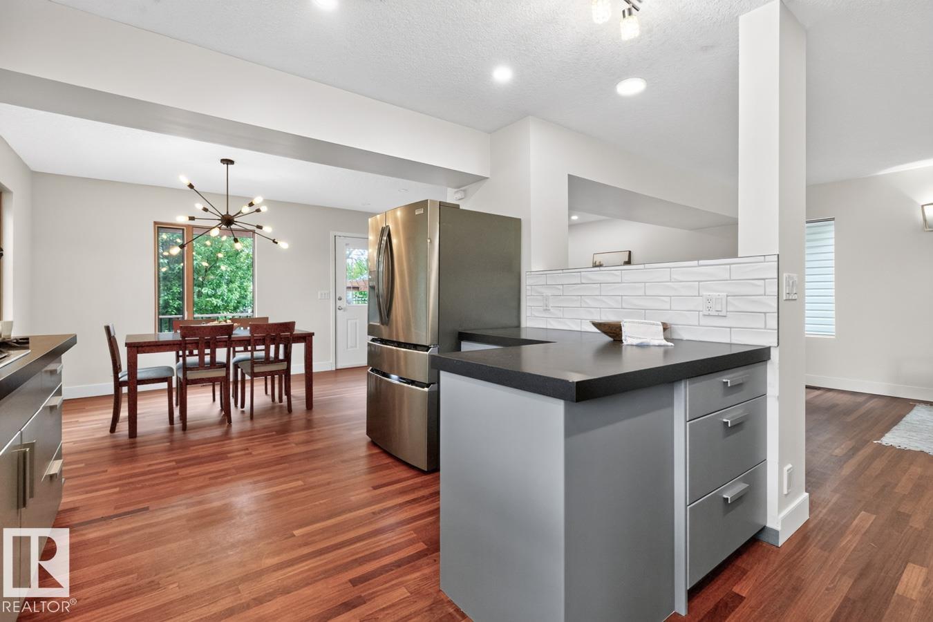 8860 93 ST NW - 13