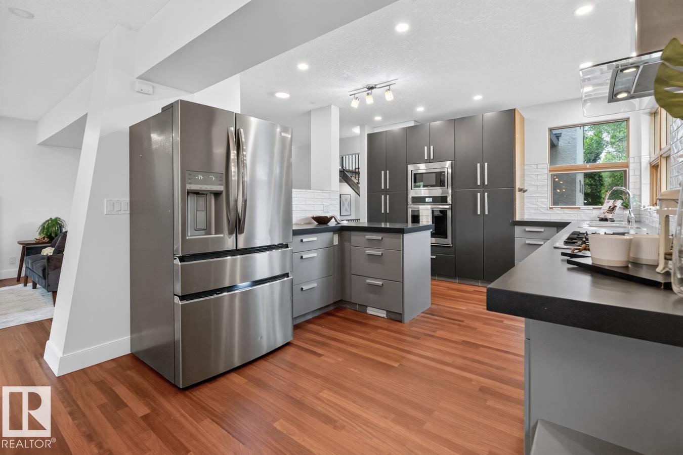 8860 93 ST NW - 14