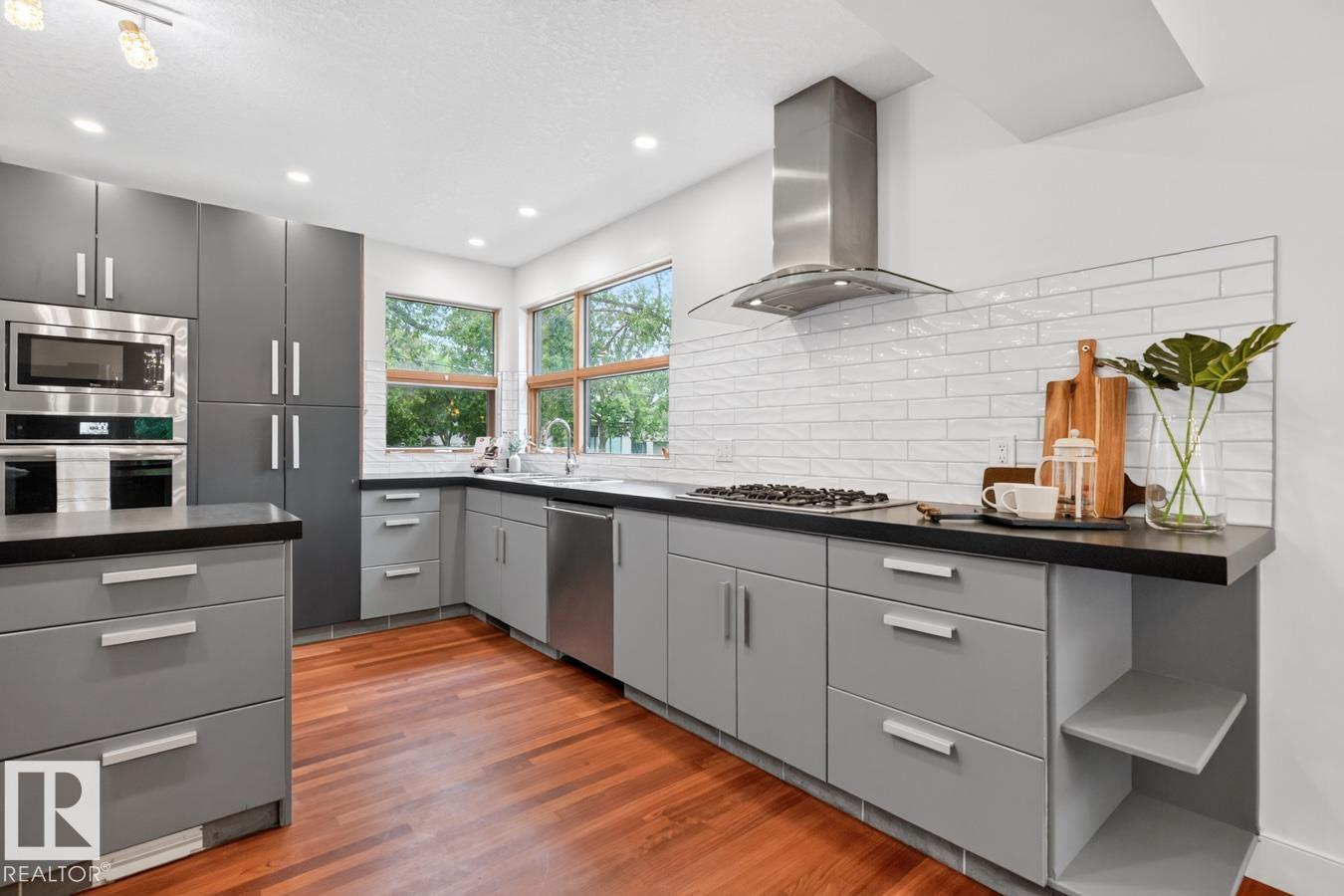 8860 93 ST NW - 15