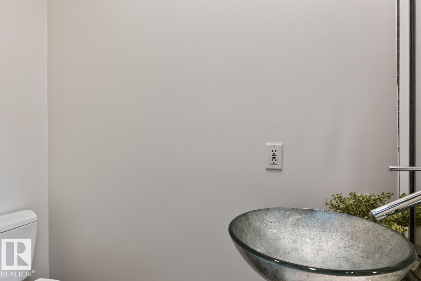 8860 93 ST NW - Image 24