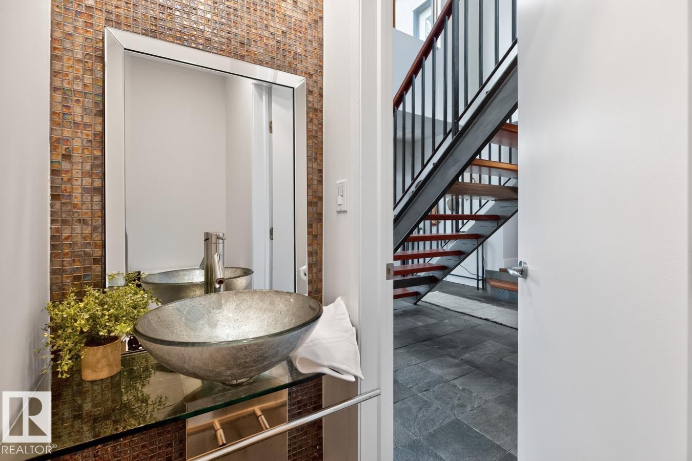 8860 93 ST NW - 25
