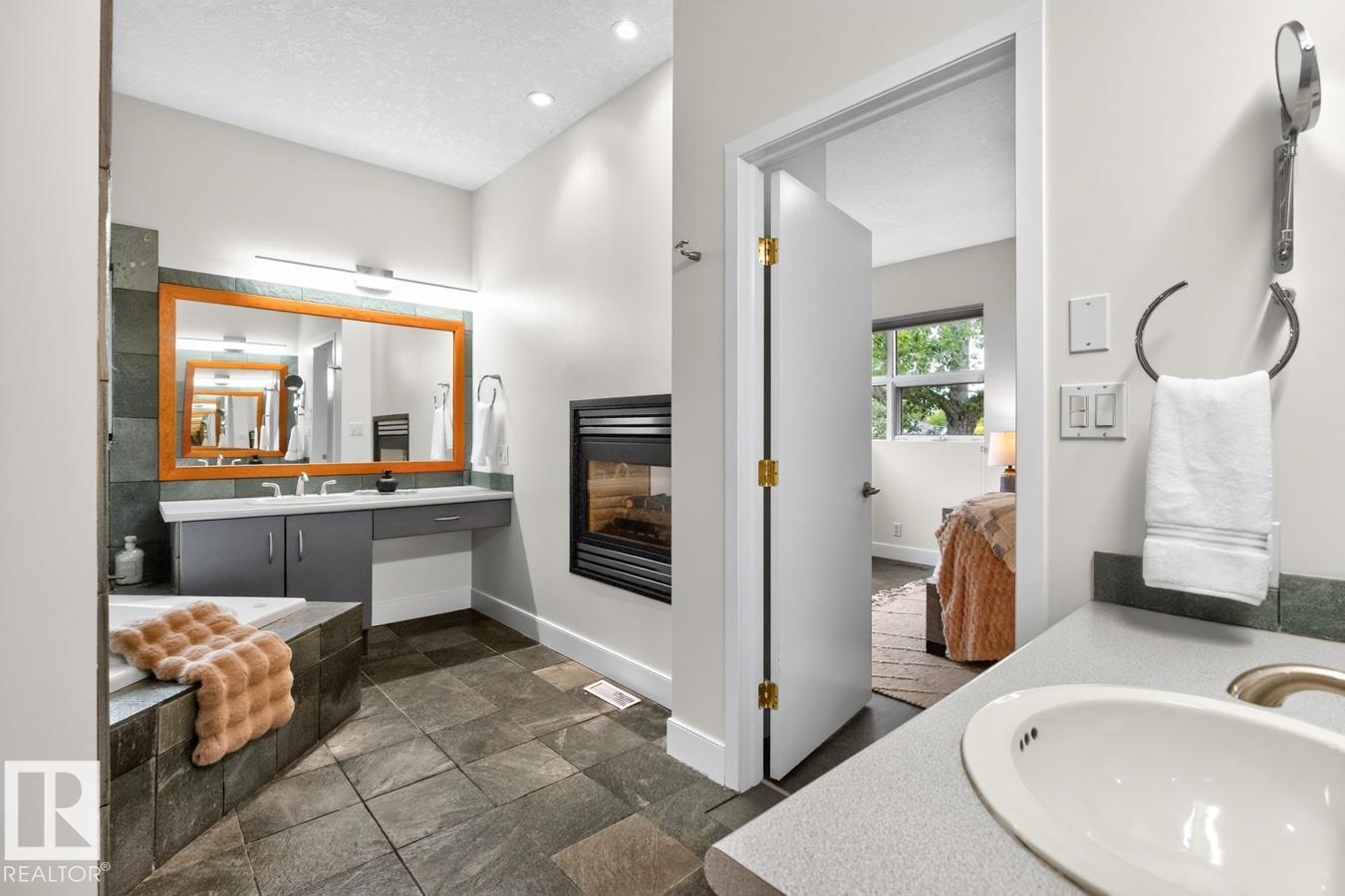8860 93 ST NW - 31
