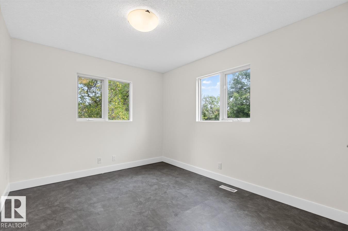 8860 93 ST NW - 37