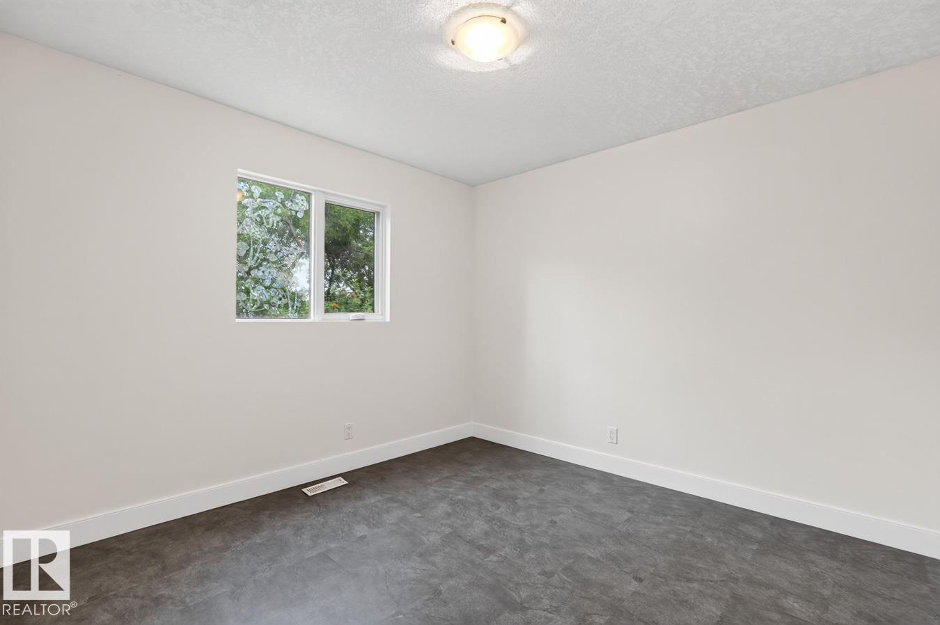 8860 93 ST NW - 39