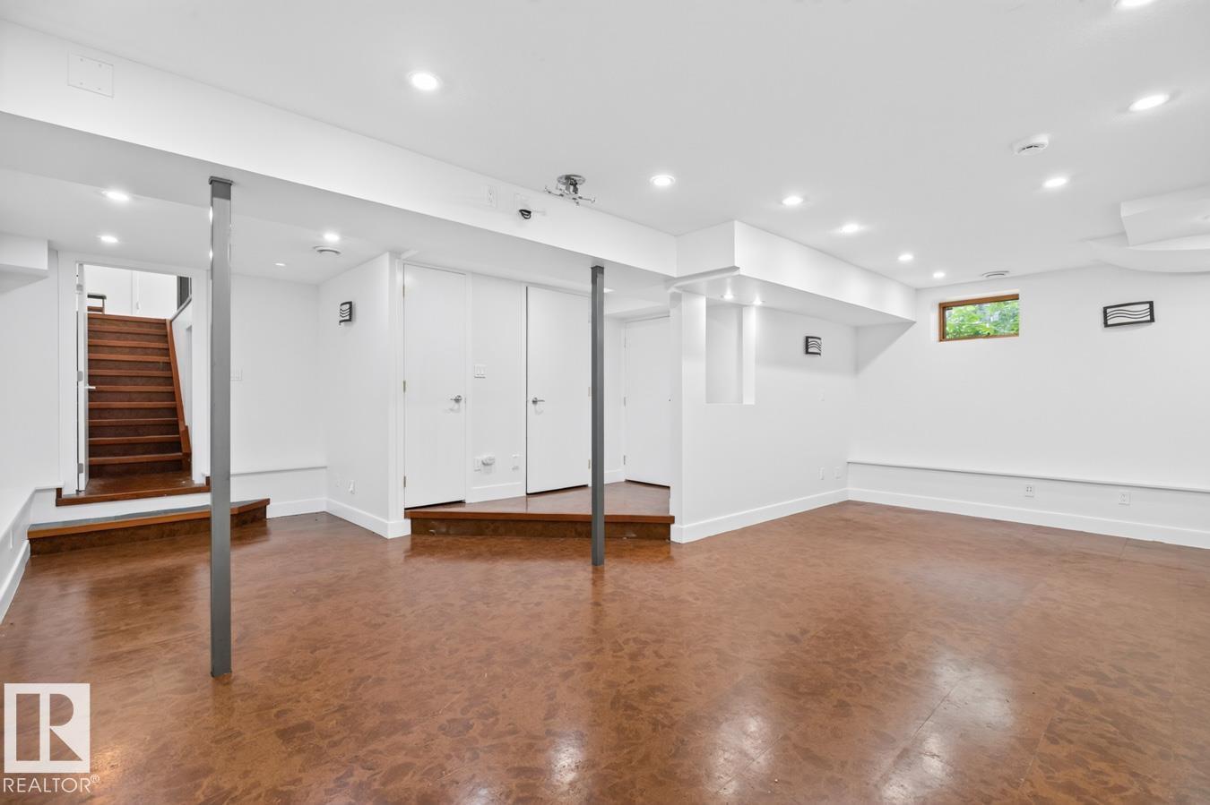 8860 93 ST NW - 46