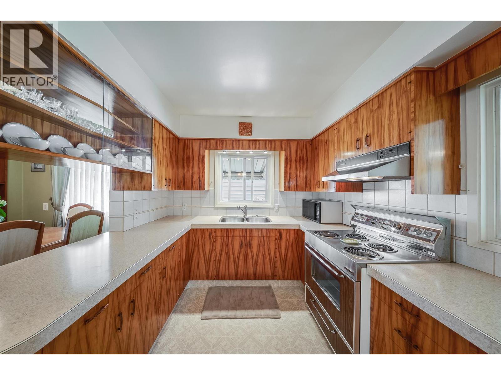 3311 Dahlia Crescent, Trail