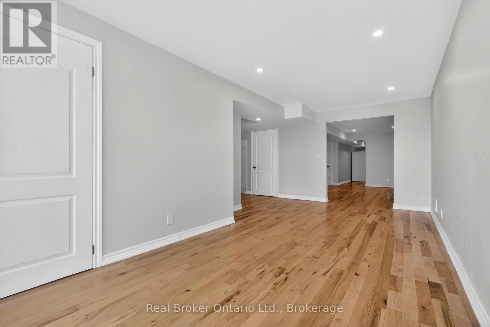 3135 EMPEROR DRIVE - Image 31