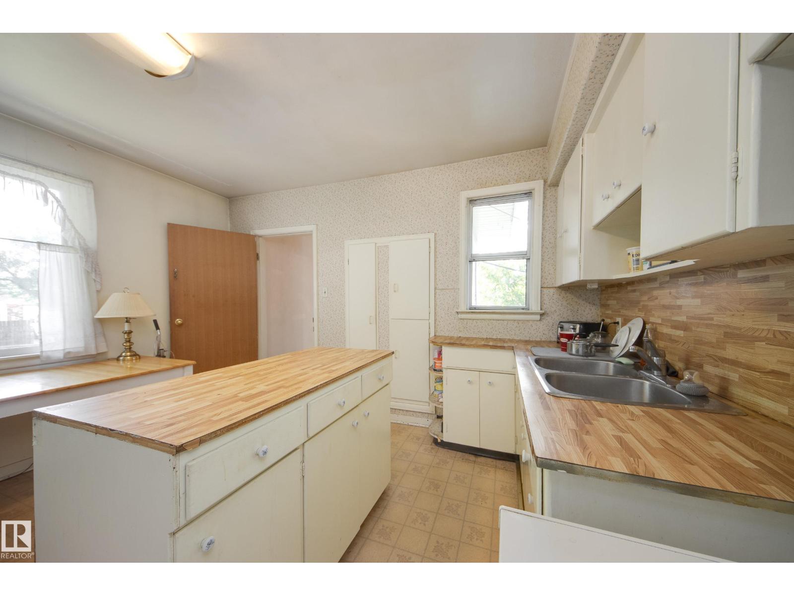 12202 127 ST NW - Image 5