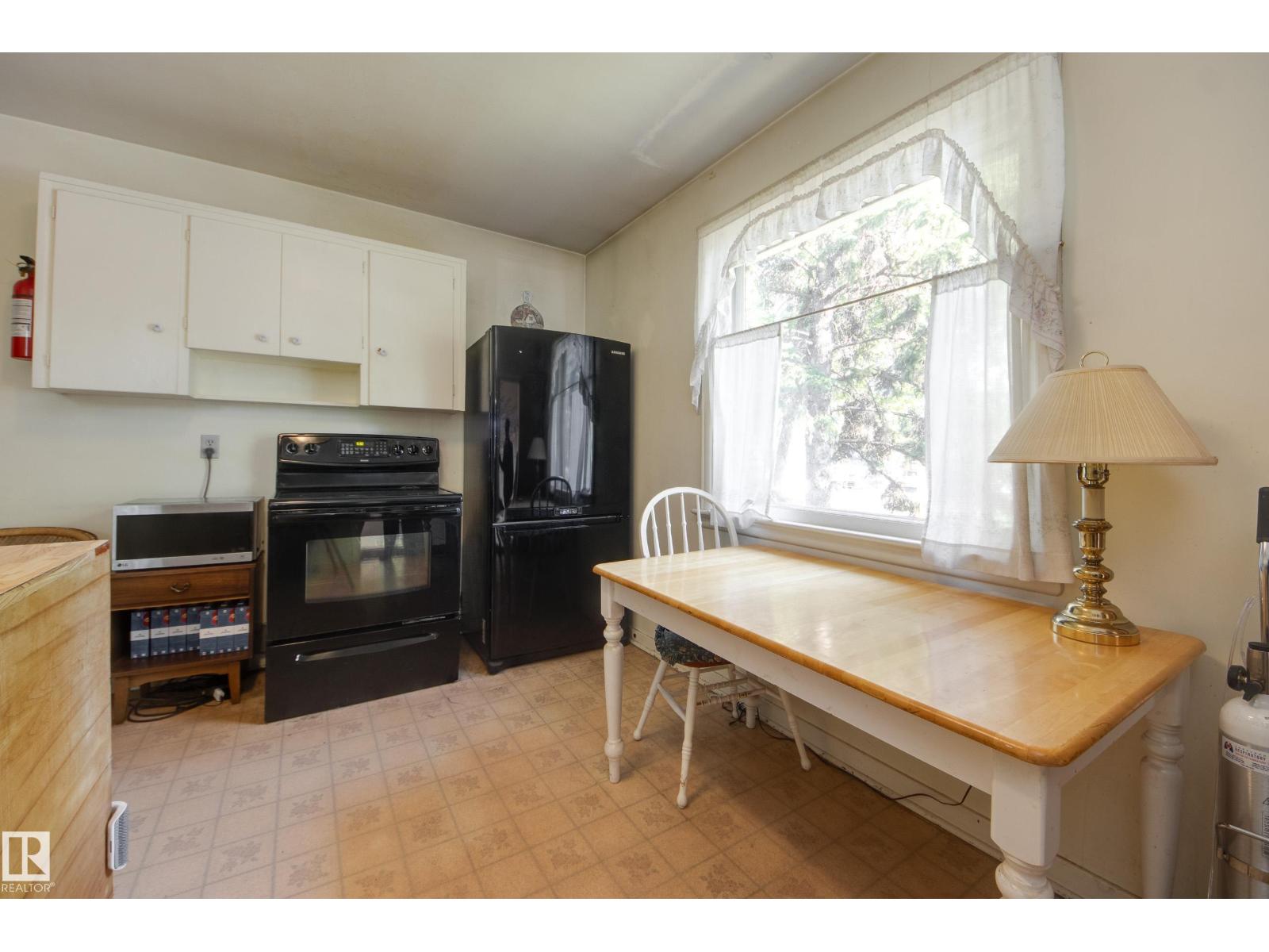 12202 127 ST NW - 7